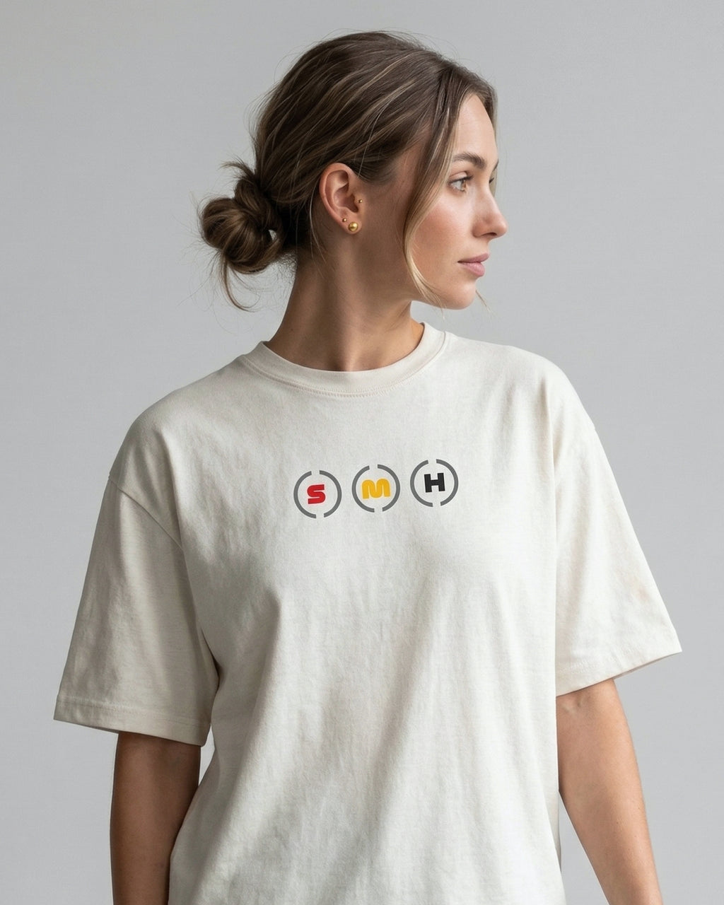 
Female model wearing F1 Turn1 India Off White oversized unisex tshirt - fan graphic of F1 quote "Box Box" featuring Ferrari pitstop
Front print of 3 tyre compounds in Formula 1 cars - small, medium, hard