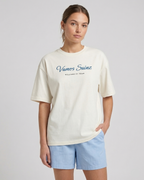 Female Model wearing F1 Turn1 India Off White oversized unisex tshirt - fan graphic of Carlos Sainz Smooth Operator, Williams F1 raacing team driver and featuring his Car Number 55.
Front print featuring quote - Vamos Sainz