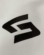 Close-up of Turn1 India Off White oversized unisex tshirt - fan graphic tee of Lando Norris, Mclaren Racing F1 driver. Tshirt's back print features Lando Norris, his helmet and text "2025 F1 World Champion".
Front print of tshirt features Mclaren Racing logo and Lando Norris' logo initials