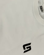 Close-up of Turn1 India Off White oversized unisex tshirt - fan graphic tee of Lando Norris, Mclaren Racing F1 driver. Tshirt's back print features Lando Norris, his helmet and text "2025 F1 World Champion".
Front print of tshirt features Mclaren Racing logo and Lando Norris' logo initials
